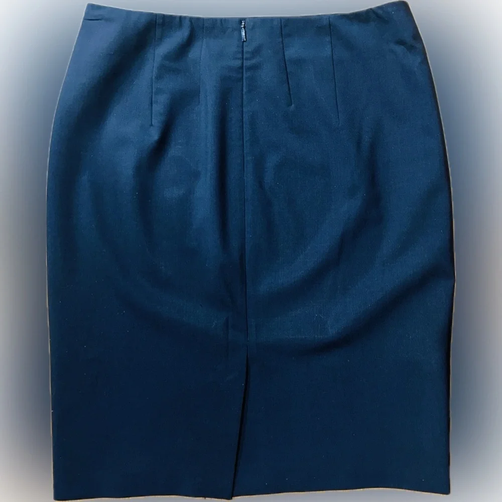 EUC Hugo Boss SZ 10 laine wool pencil skirt w/rear concealed zipper/6” rear slit